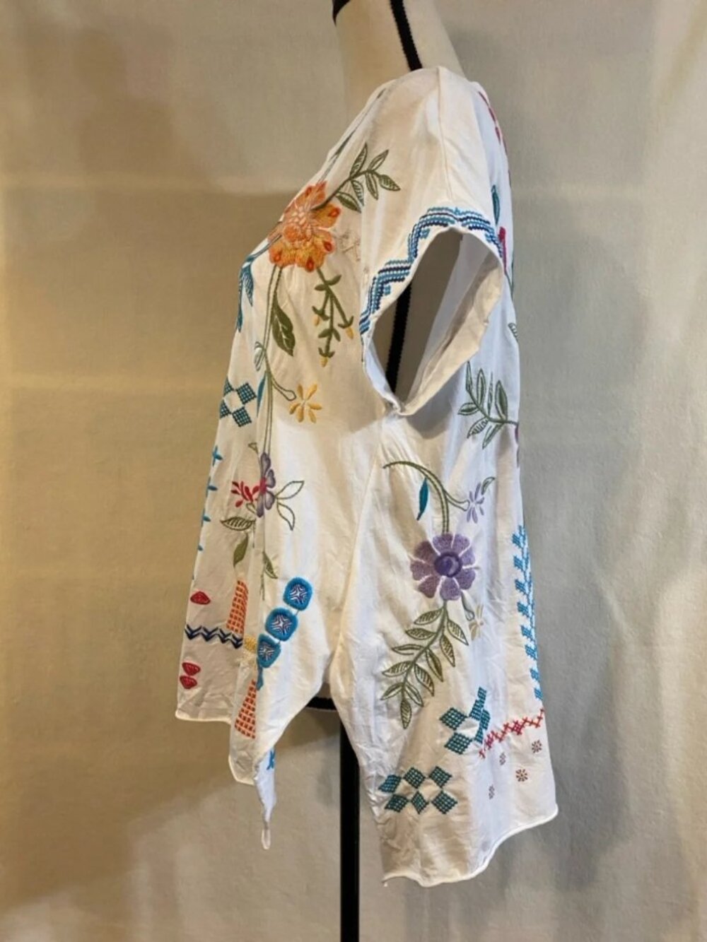 Johnny Was white embroidered short sleeve Katie relaxed draped tee - Picture 4 of 12